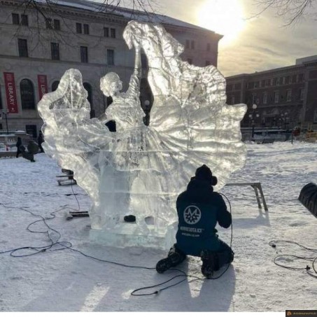 Sculpture glace femme robe