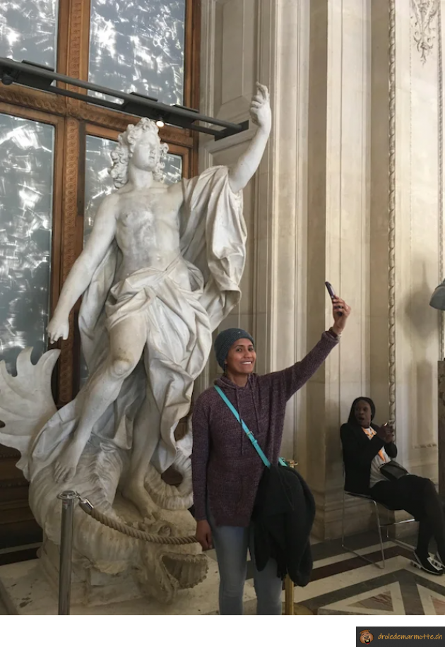 Statue selfie