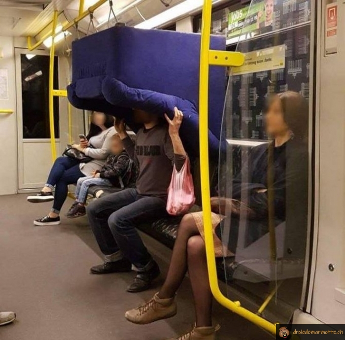 Transport bizarre dans le metro